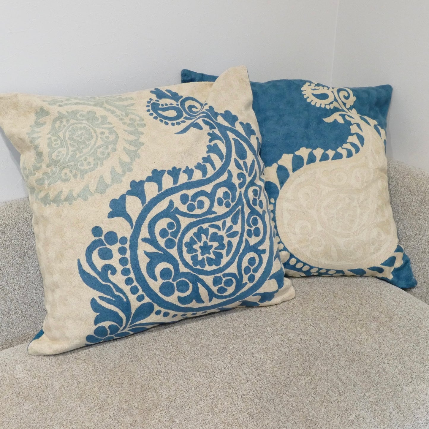Aari embroidery cushion cover(65*65cm)