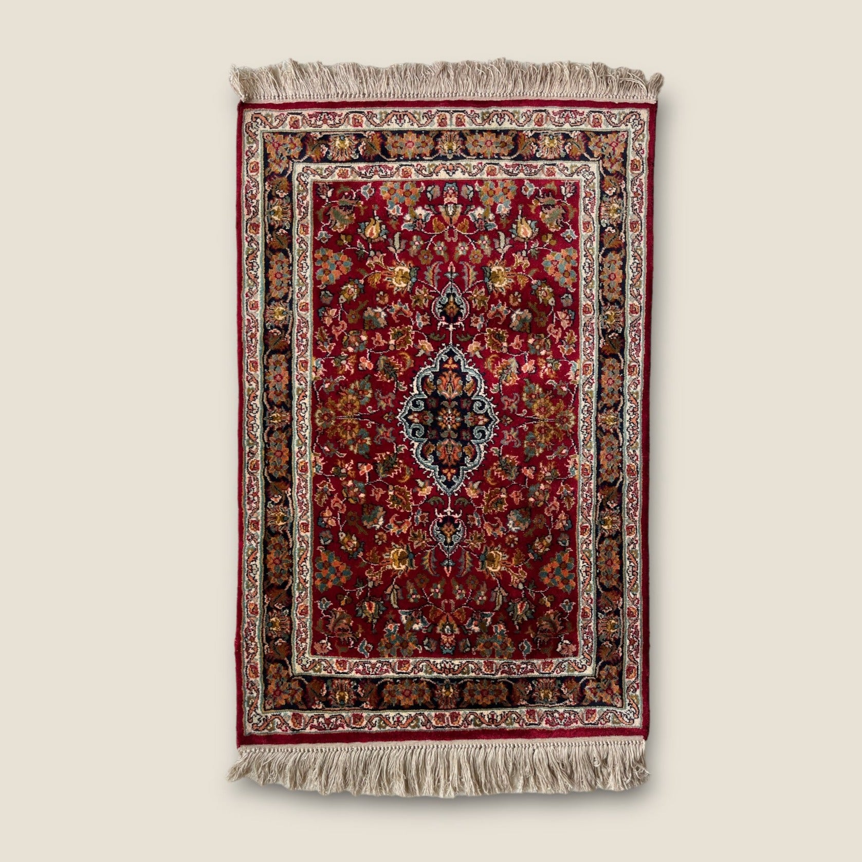 カシミール産シルク絨毯
