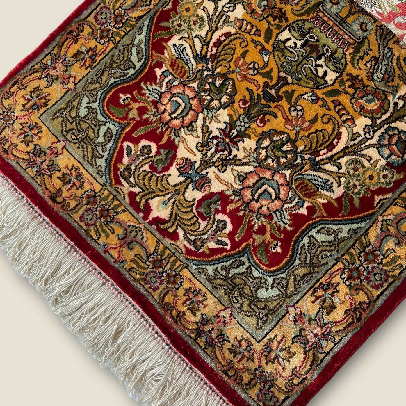 カシミール産シルク絨毯